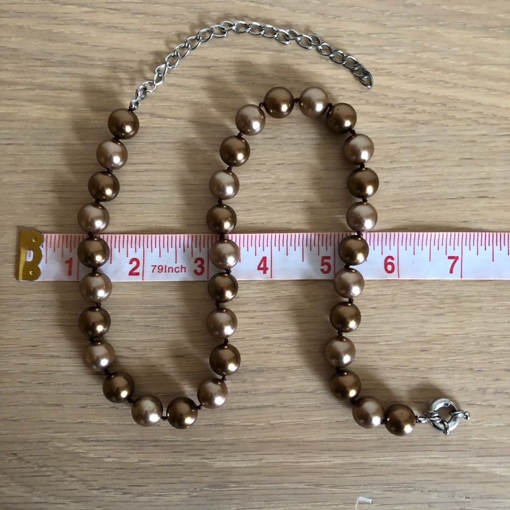 Brown faux pearl necklace - Picture 6 of 8